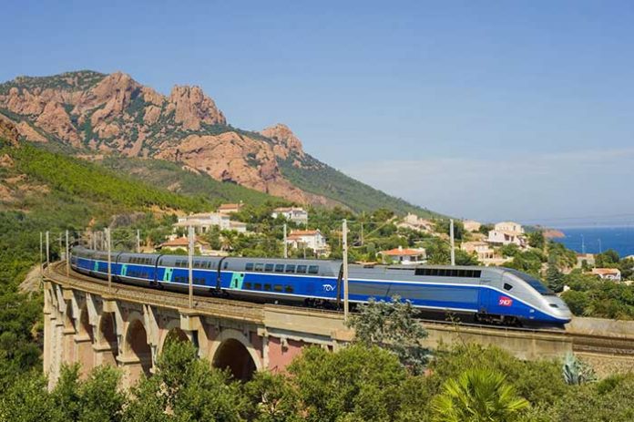 C Mo Ir De Barcelona A Par S En Tren Barcelona Desde Barcelona   Renfe SNFC 696x463 