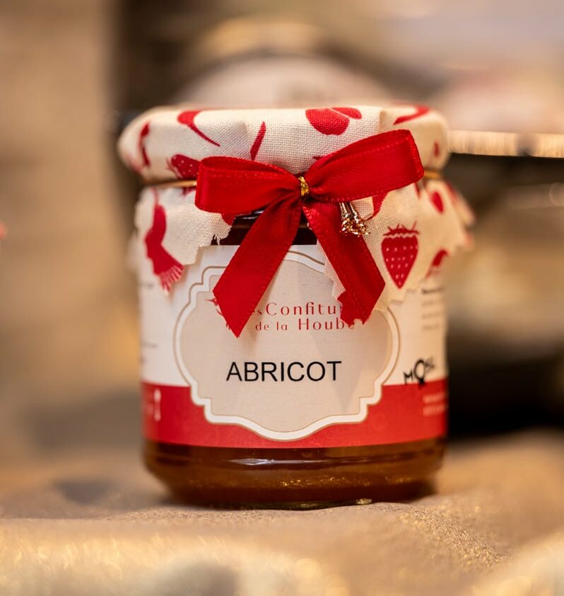 Casa Gal·la: el nuevo rincón francés de Gràcia donde suena una campana y empieza el festín