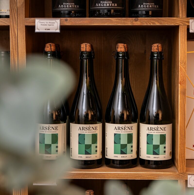 Casa Gal·la: el nuevo rincón francés de Gràcia donde suena una campana y empieza el festín